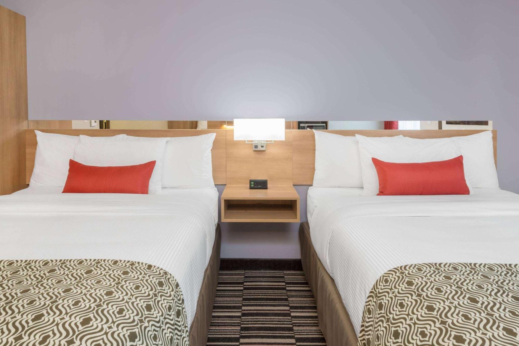 Microtel Inn & Suites By Wyndham Sudbury Exterior foto